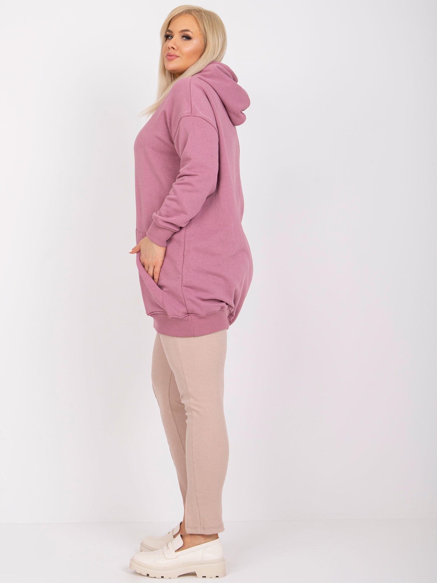 Klasyczna bawełniana bluza plus size z kapturem w kolorze brudnoróżowym - Krue