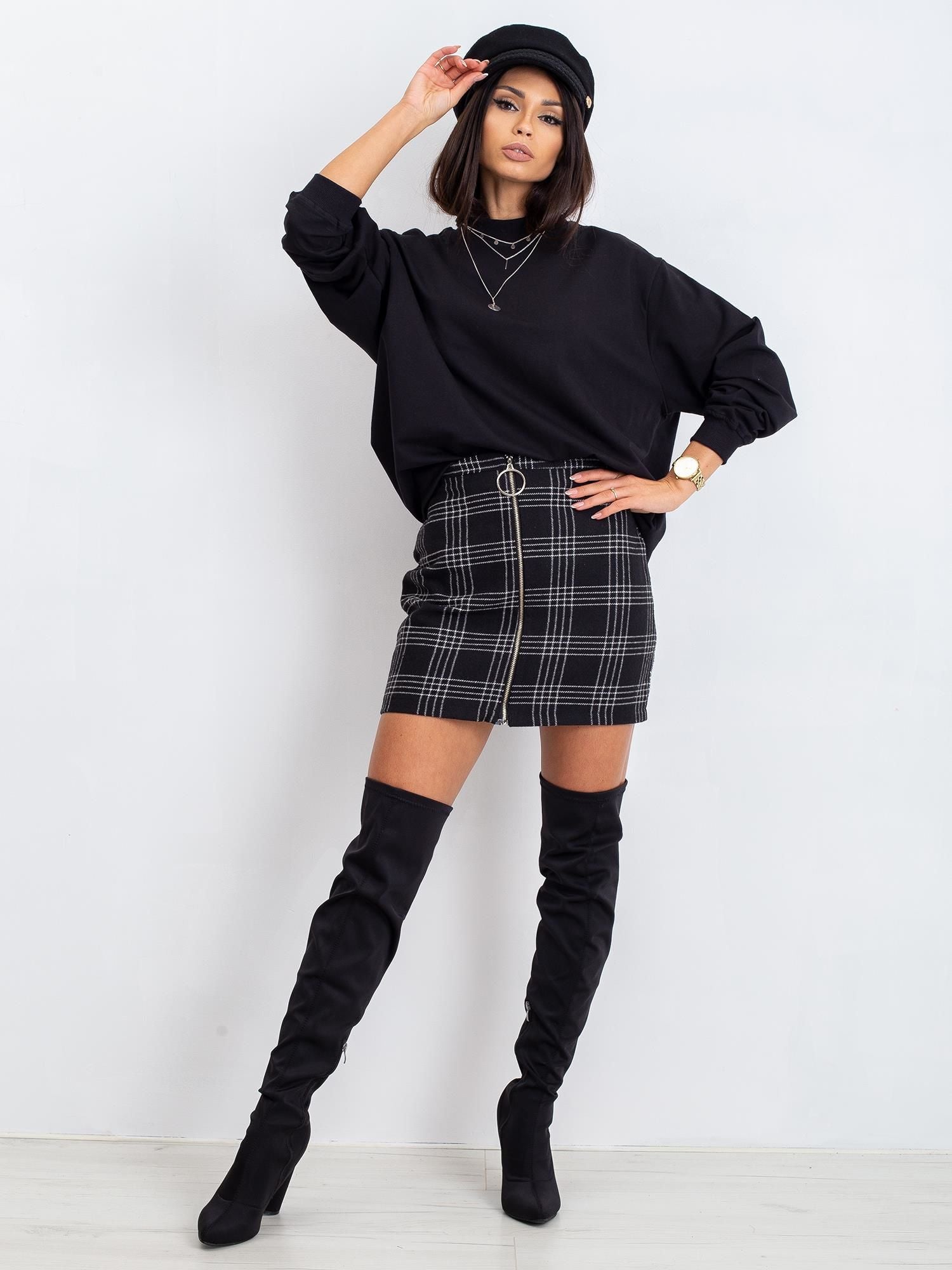 Komfortowa bawełniana bluza basic w kolorze czarnym - Bianca